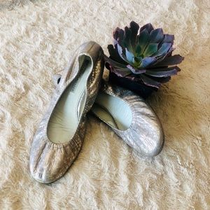 VERA WANG Lavender champagne flats 🥿 size 9